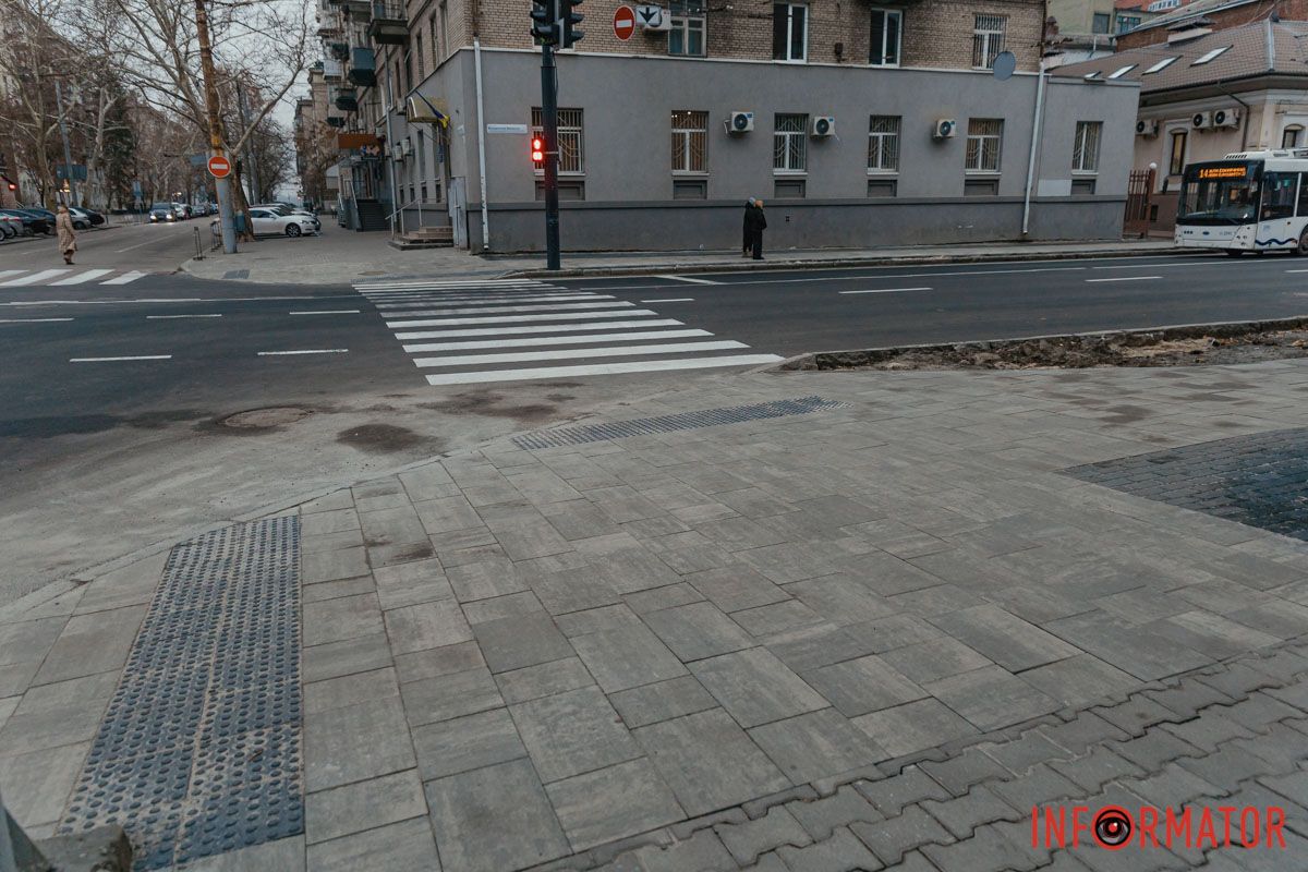 Змінили паркування: у Дніпрі на вулиці Князя Володимира Великого завершили ремонт 6