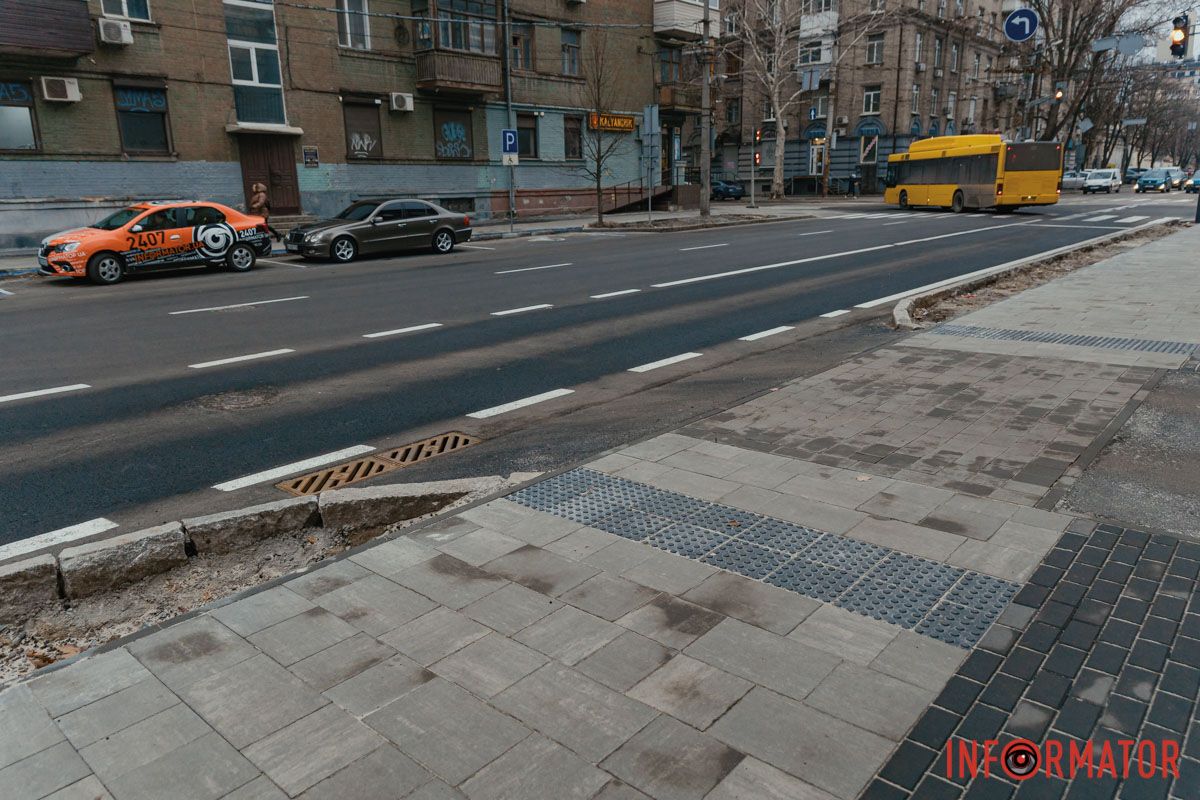 Змінили паркування: у Дніпрі на вулиці Князя Володимира Великого завершили ремонт 7