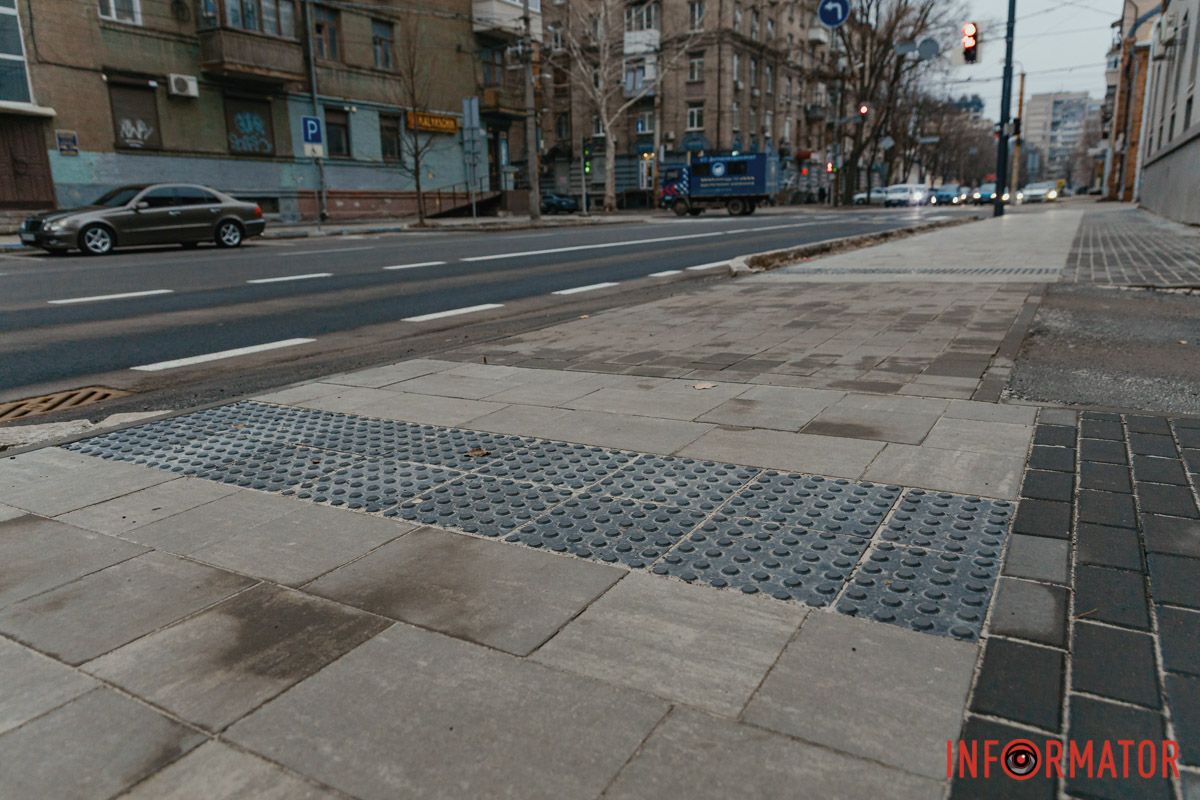 Змінили паркування: у Дніпрі на вулиці Князя Володимира Великого завершили ремонт 9