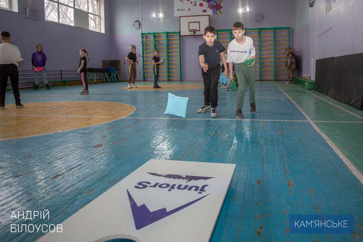 Діти, батьки та колектив гімназії з Кам’янського зібрали гуманітарний вантаж для Захисників 4