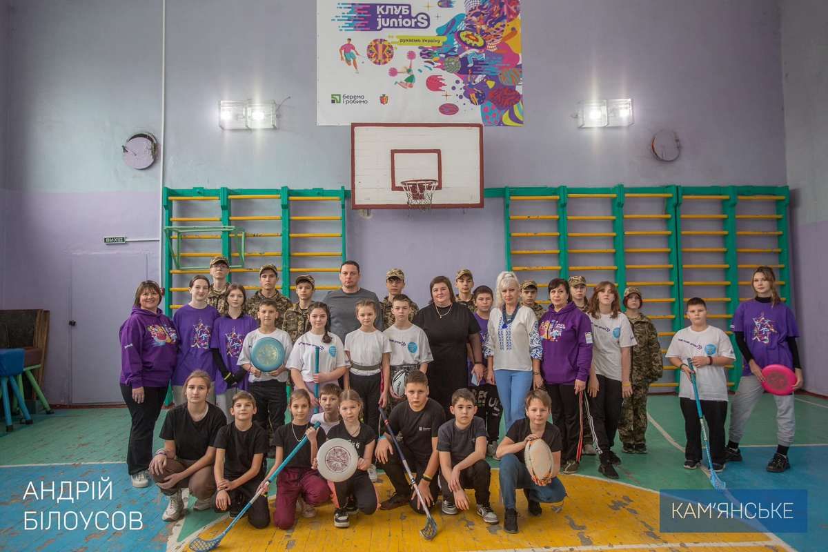 Діти, батьки та колектив гімназії з Кам’янського зібрали гуманітарний вантаж для Захисників 5