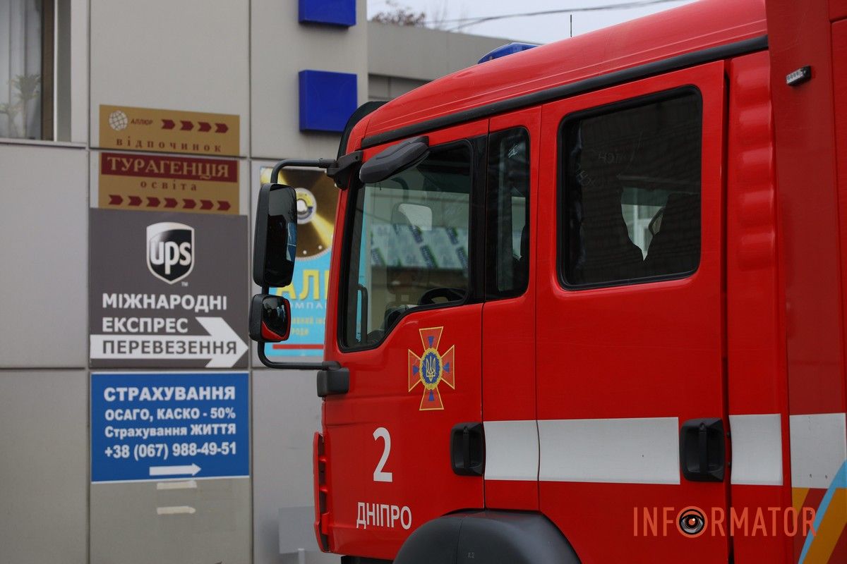 Спасатели, полиция и "скорая" рядом с бизнес-центром на Яворницкого: что случилось 1