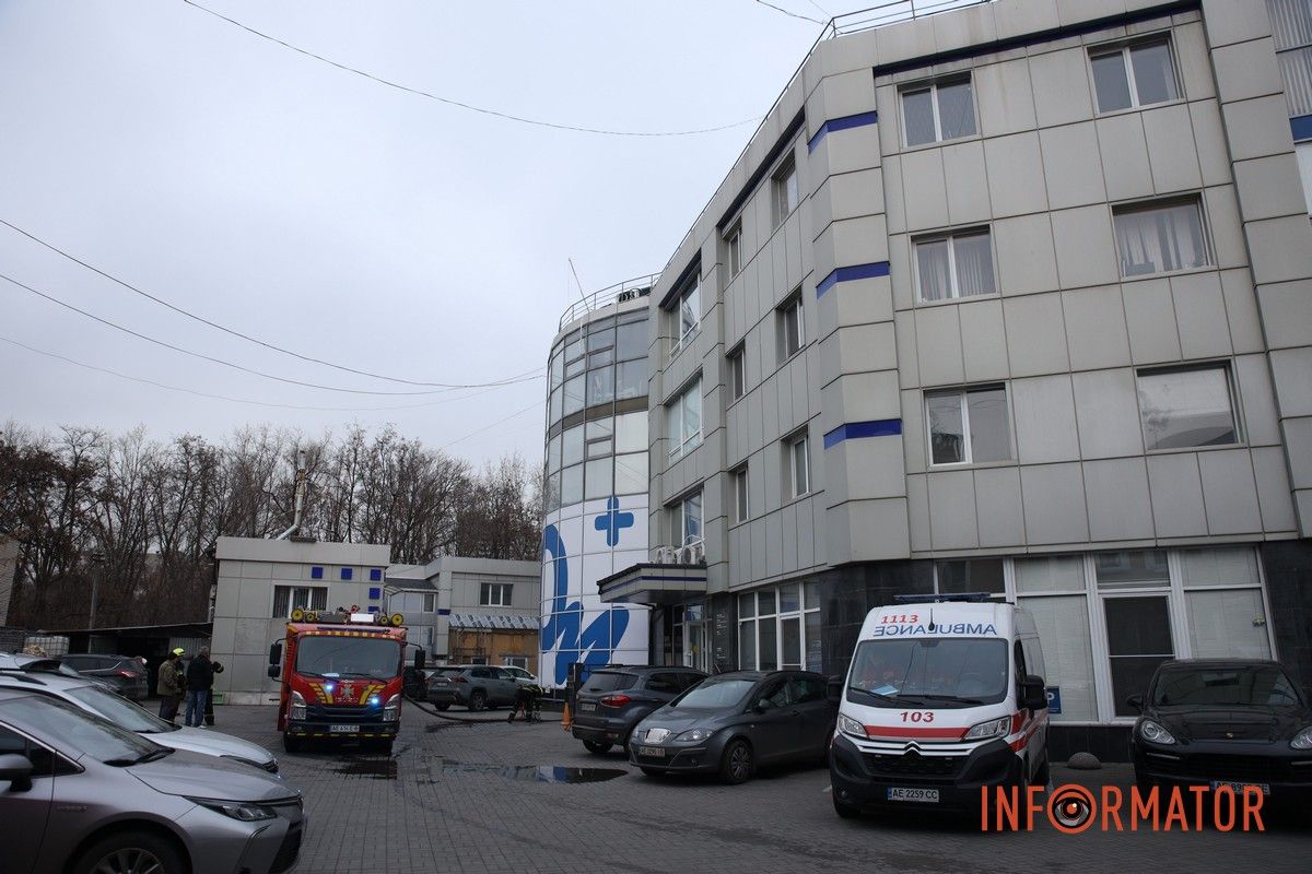 Спасатели, полиция и "скорая" рядом с бизнес-центром на Яворницкого: что случилось 2