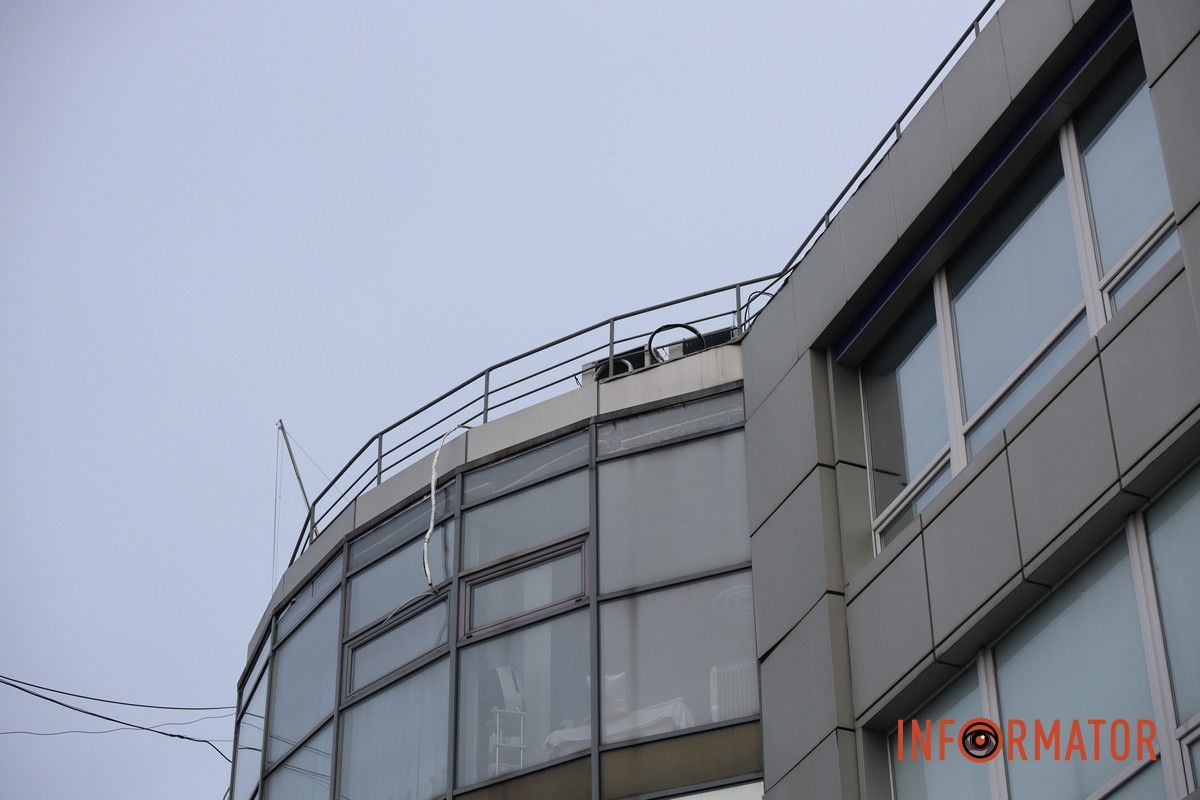 Спасатели, полиция и "скорая" рядом с бизнес-центром на Яворницкого: что случилось 4