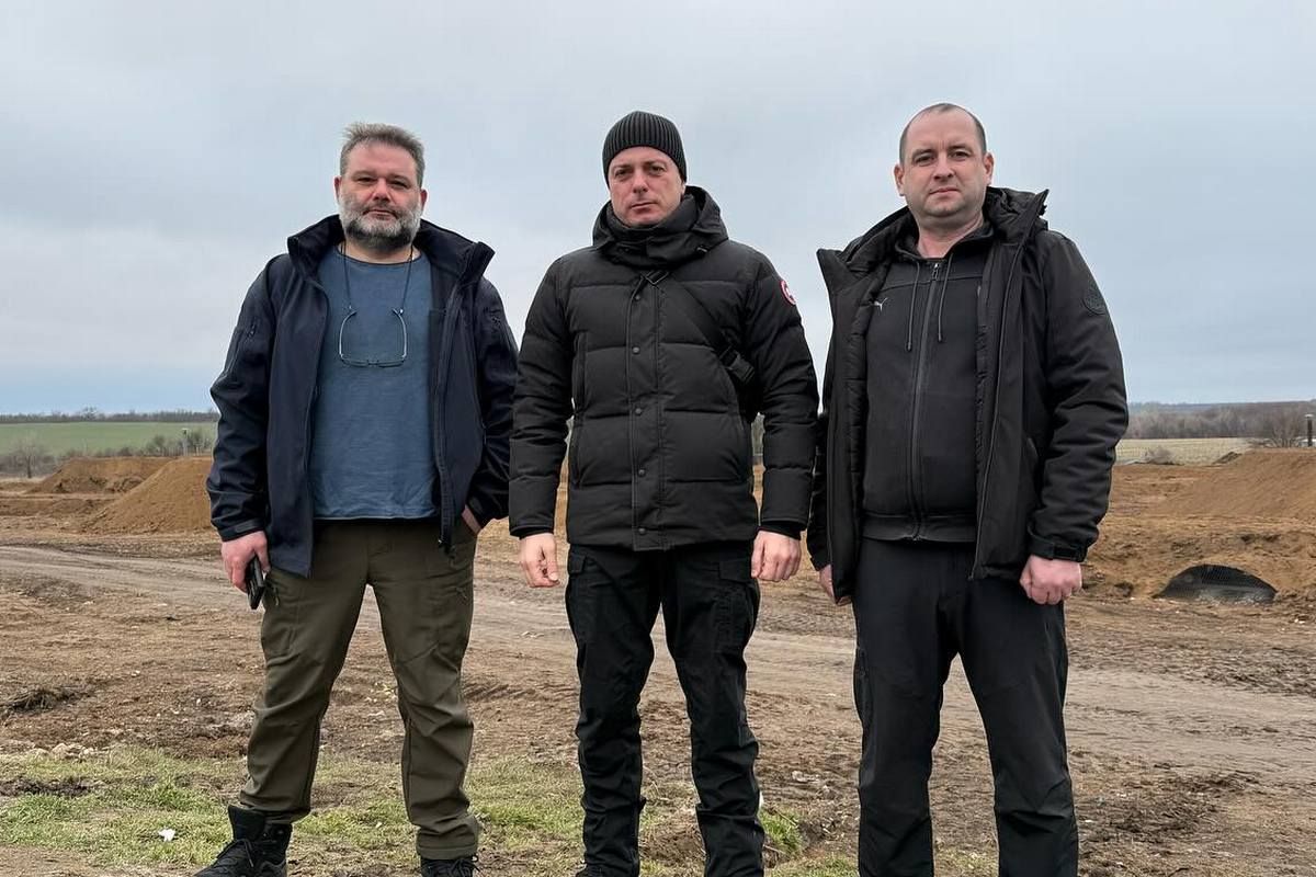 Воинам передали квадрокоптеры, зарядную станцию, буржуйки, раскладушки, теплую одежду Воинам из Днепропетровской области передали квадрокоптеры, зарядную станцию и много полезного 2