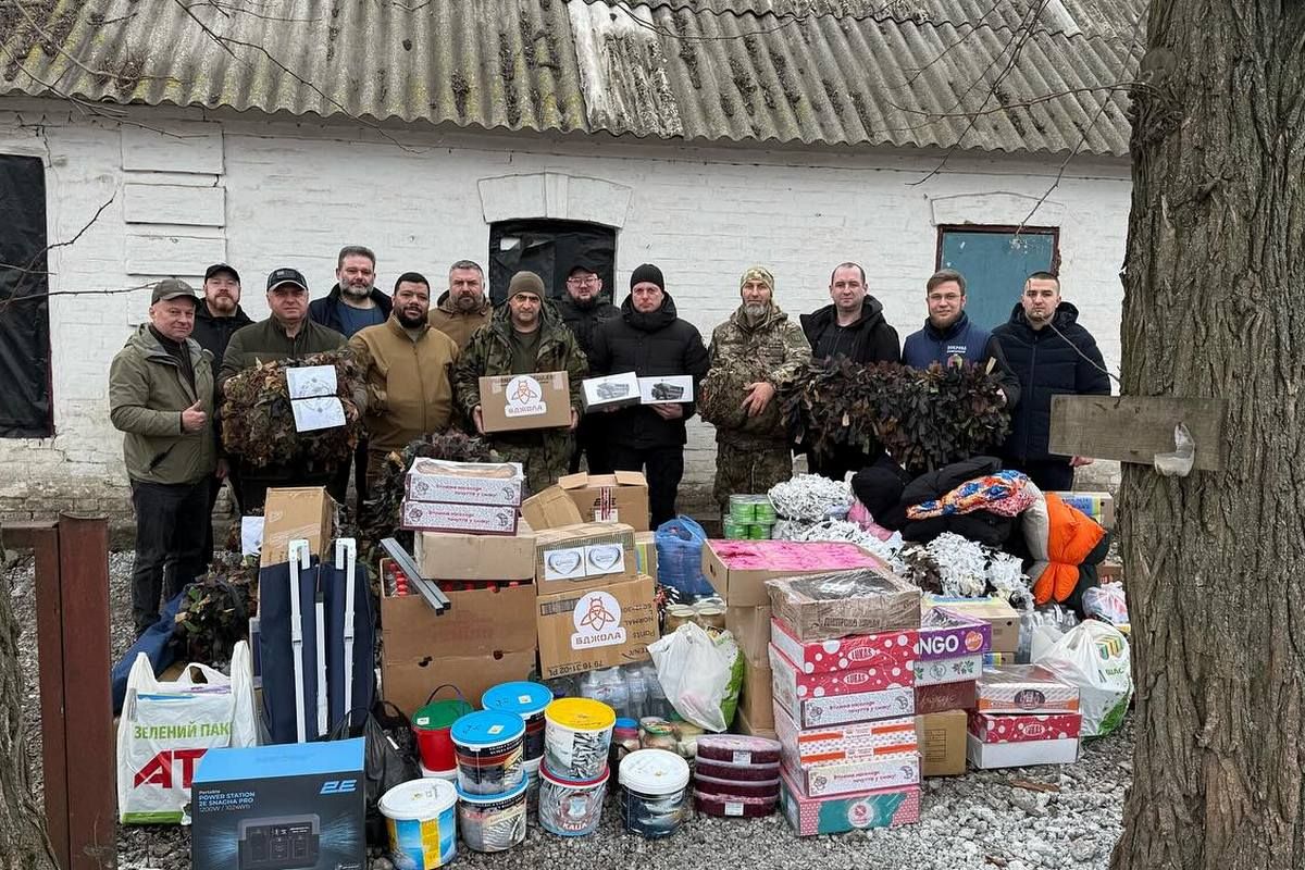 Также доставили продукты питания, маскировочные сетки и медикаменты Воинам из Днепропетровской области передали квадрокоптеры, зарядную станцию и много полезного 3