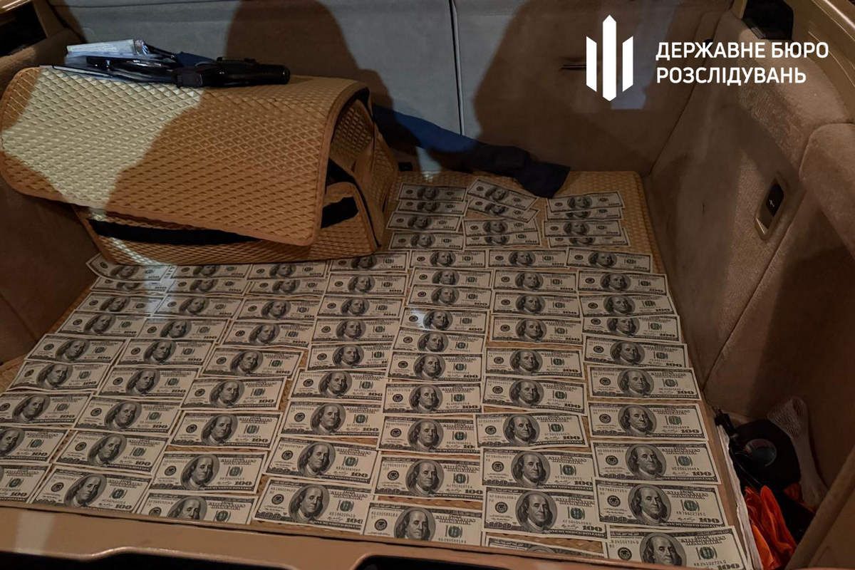 В Днепре адвокат, щеголяя своими связями с работниками ТЦК и правоохранителями, предложил мужчине организовать пакет услуг во избежание мобилизации и выезда за границу В Днепре адвокат, щеголяя своими связями с работниками ТЦК и правоохранителями, предложил мужчине организовать