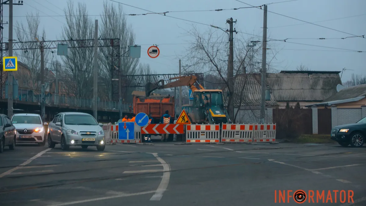 У Дніпрі на Нечуя-Левицького почали ремонтувати зливову каналізацію: рух ускладнено