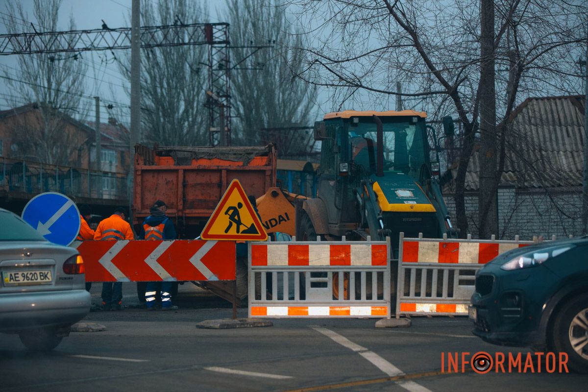 У Дніпрі, на вулиці Івана Нечуя-Левицького розпочали ремонт дощоприймального перехвату