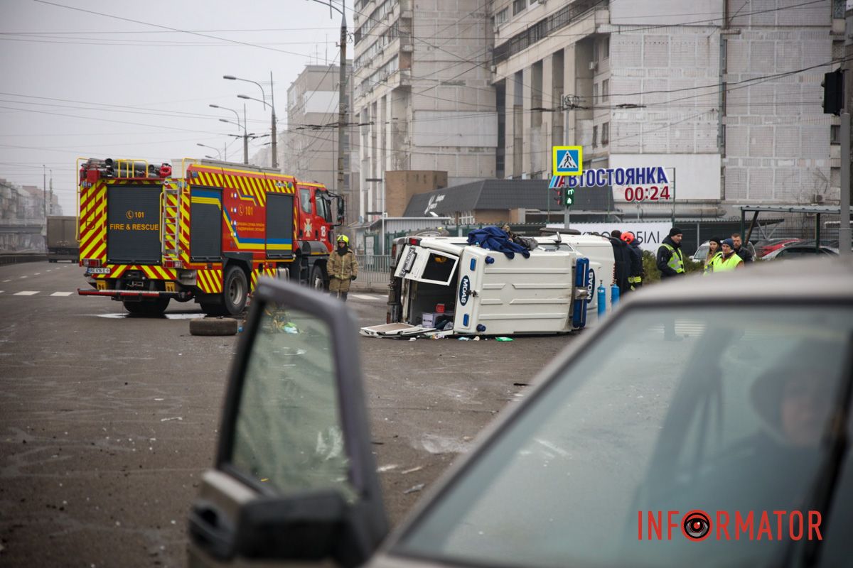 Там зіткнулась «Лада» та автівка, яка перевозила пораненого бійця