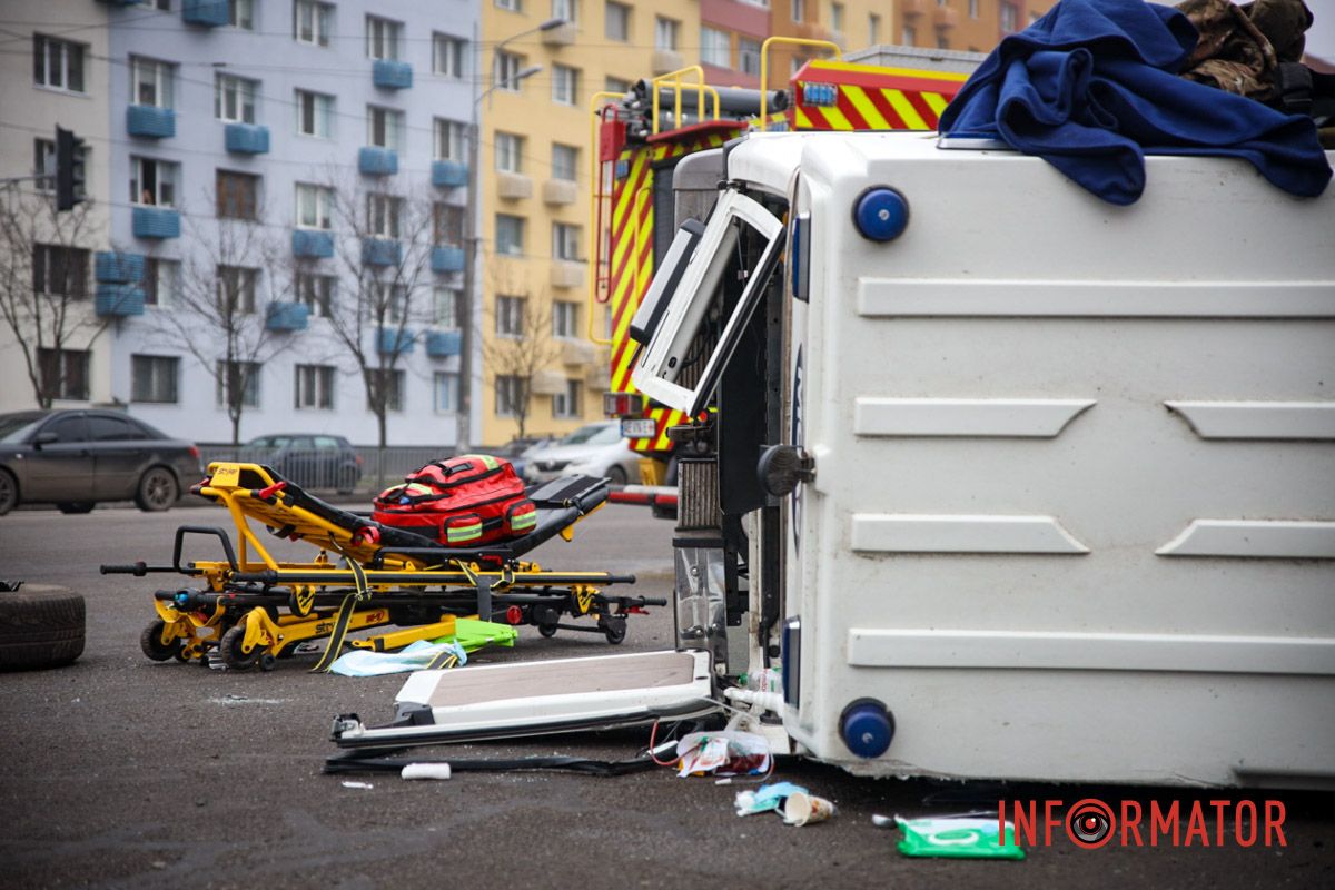 Автівка медиків перевозила важкопораненого бійця з Покровського напрямку