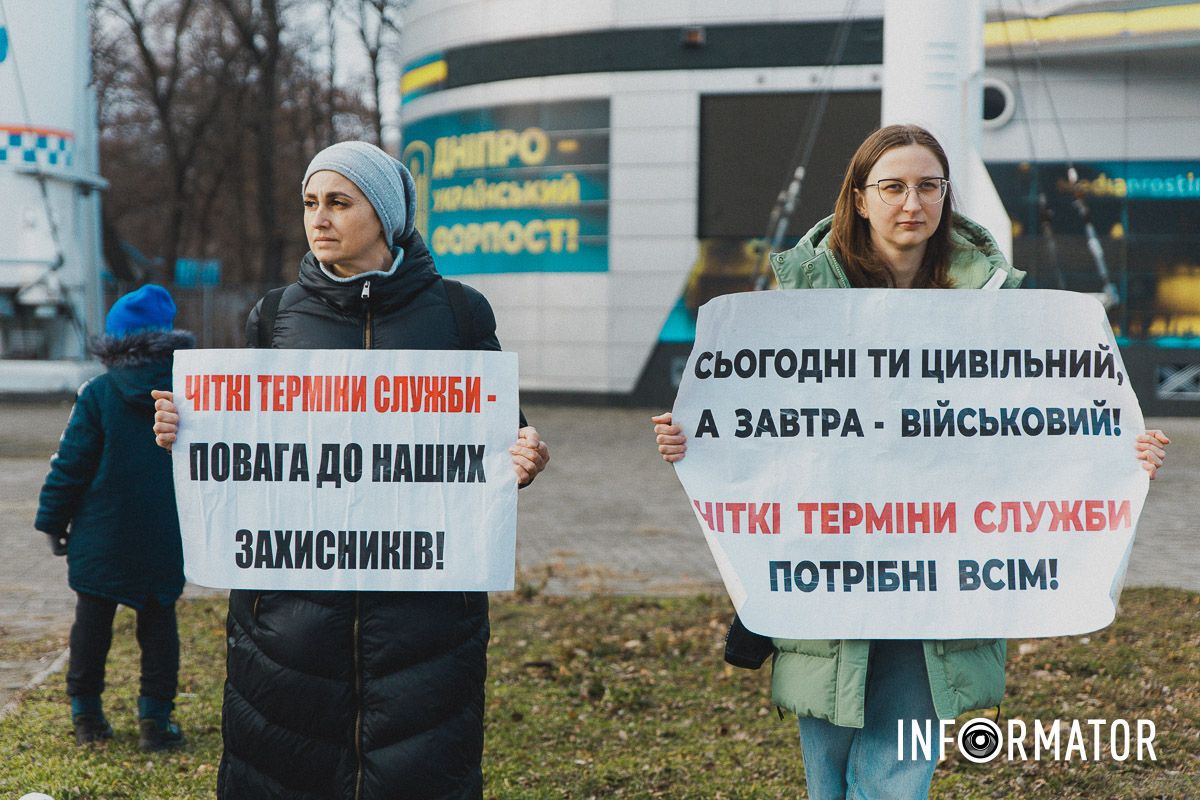 Рідні військових у Дніпрі вийшли на акцію протесту: що вимагають пікетувальниці 4