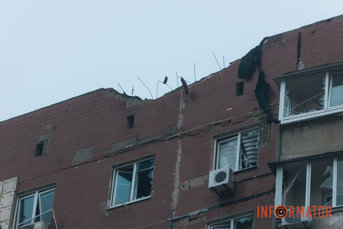 Вибиті вікна та уламки: як виглядає багатоповерхівка, в яку влучив ворожий безпілотник у Дніпрі 18