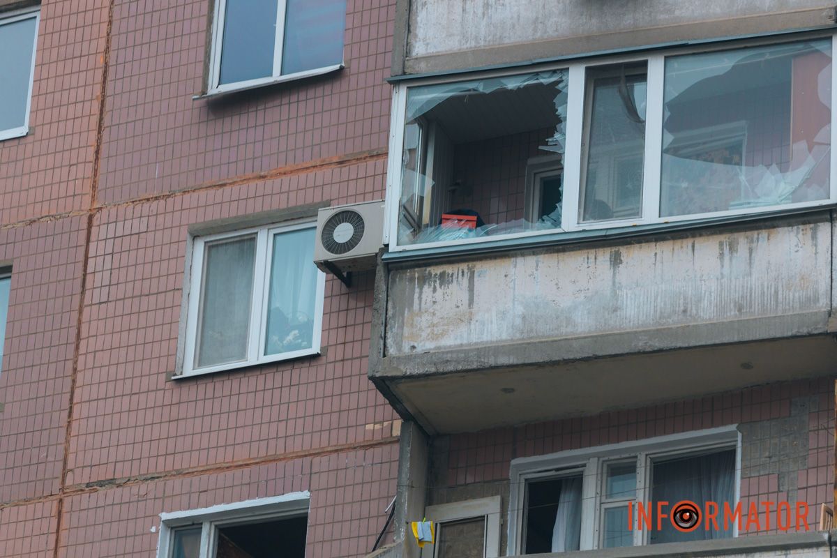 Вибиті вікна та уламки: як виглядає багатоповерхівка, в яку влучив ворожий безпілотник у Дніпрі 19