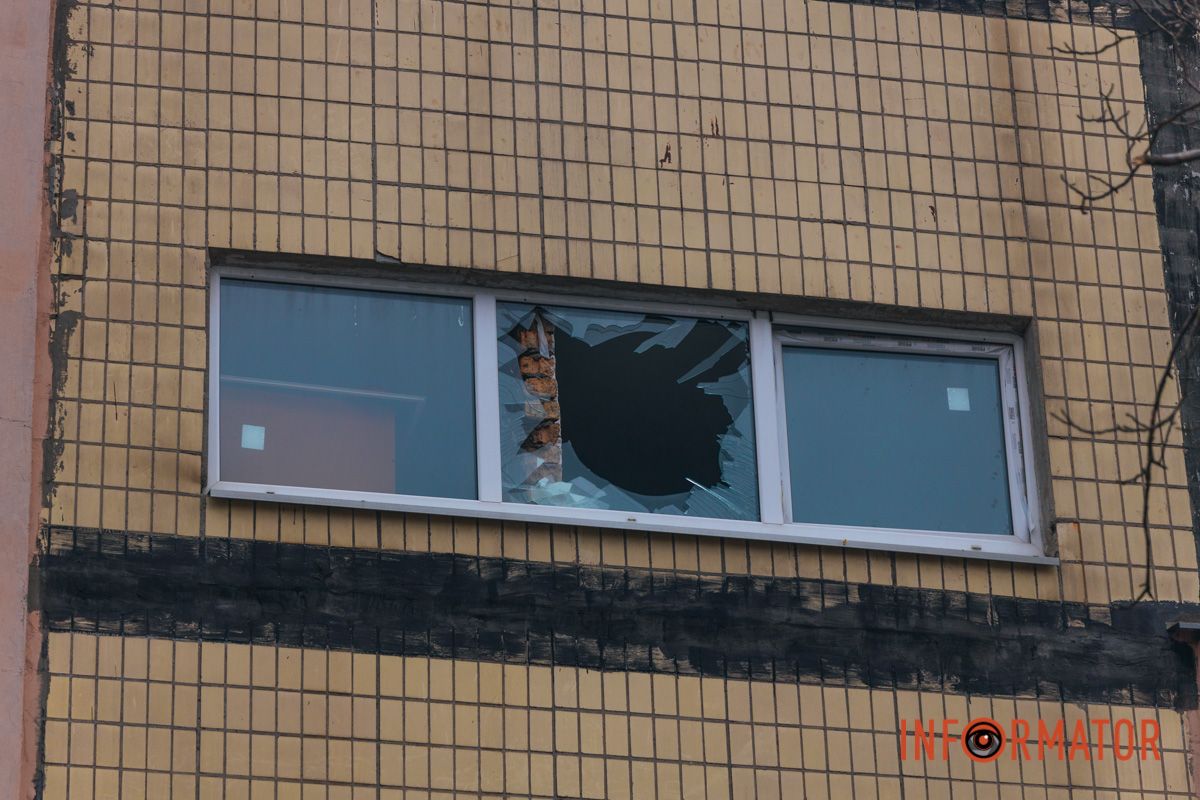 Вибиті вікна та уламки: як виглядає багатоповерхівка, в яку влучив ворожий безпілотник у Дніпрі 20