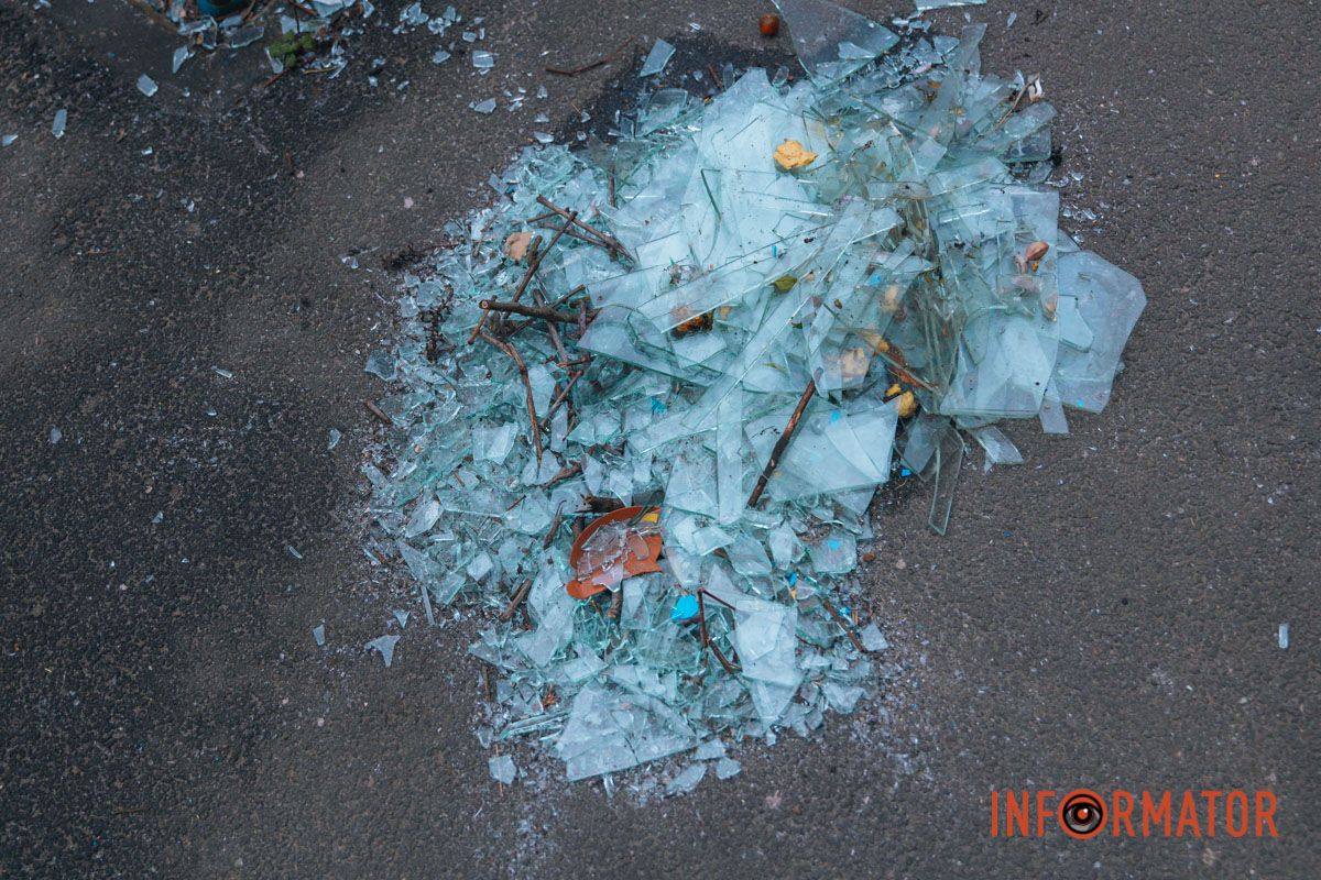 Вибиті вікна та уламки: як виглядає багатоповерхівка, в яку влучив ворожий безпілотник у Дніпрі 1