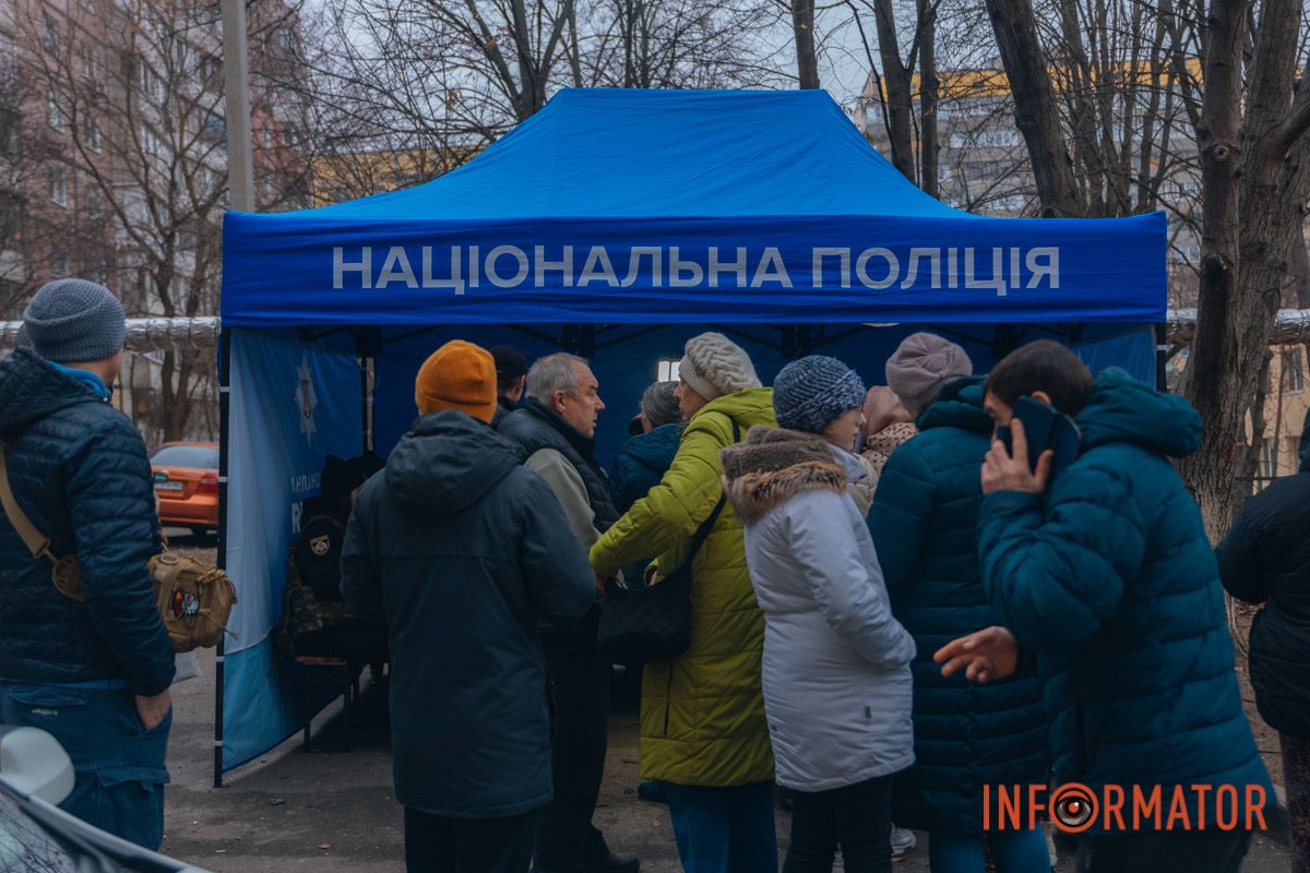 Вибиті вікна та уламки: як виглядає багатоповерхівка, в яку влучив ворожий безпілотник у Дніпрі 13