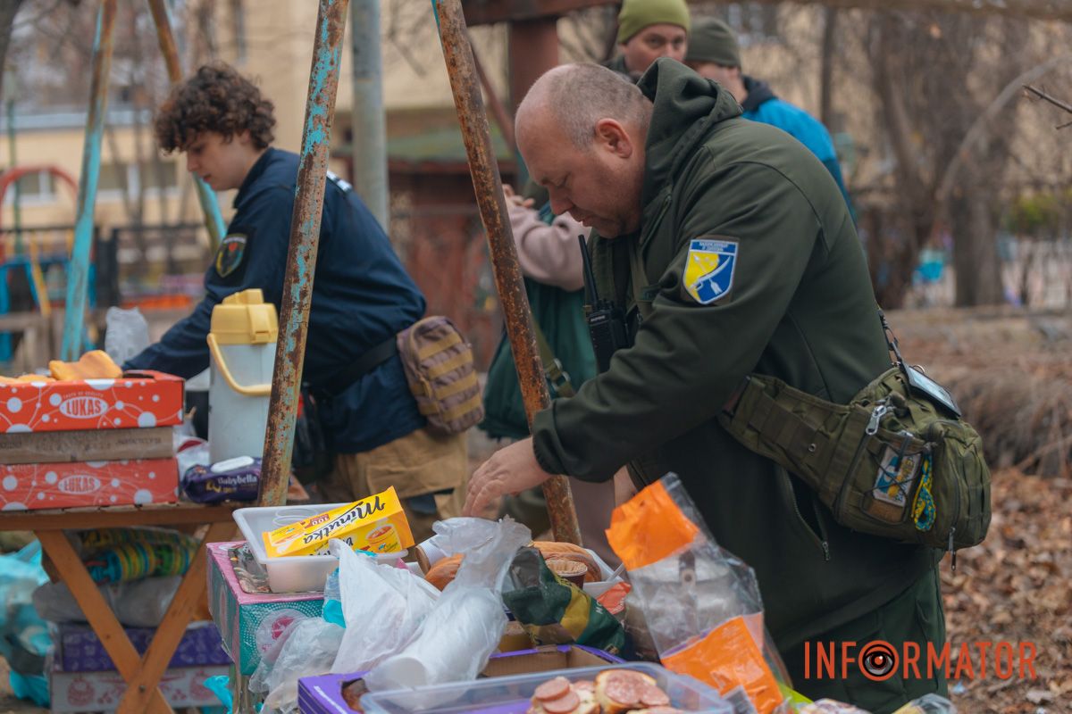 Вибиті вікна та уламки: як виглядає багатоповерхівка, в яку влучив ворожий безпілотник у Дніпрі 12