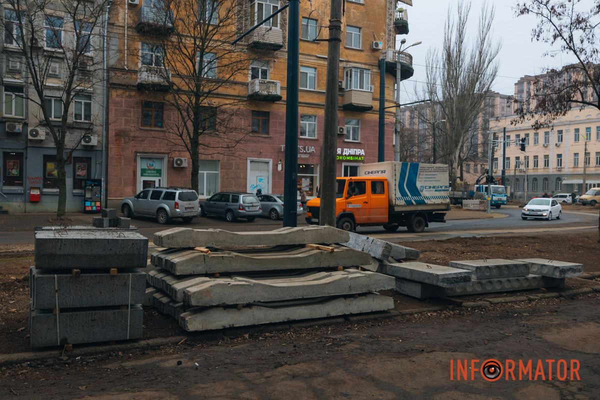 Розпочалися 4 місяці тому: у Дніпрі на Лесі Україні затримується ремонт на трамвайному переїзді 2
