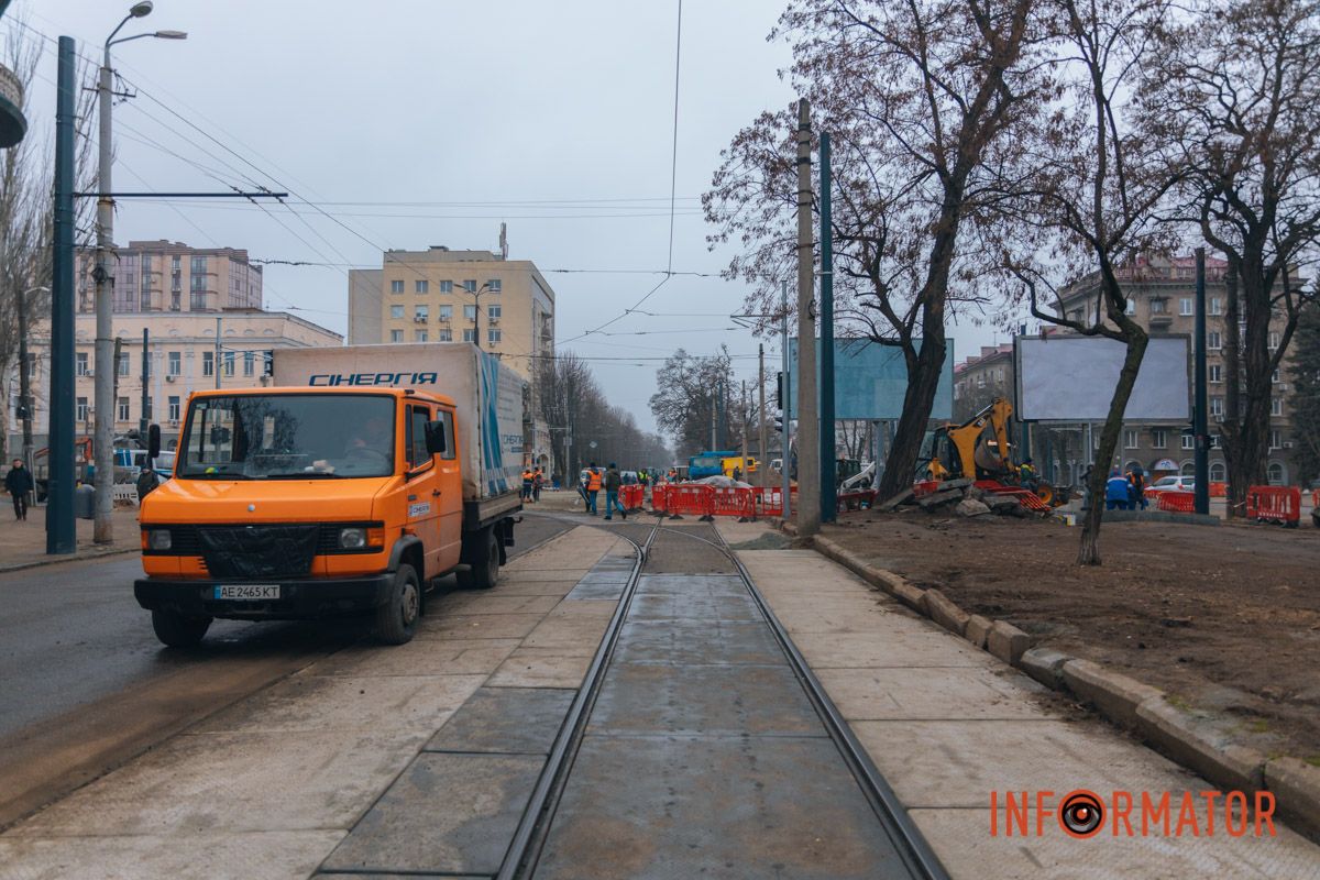 Розпочалися 4 місяці тому: у Дніпрі на Лесі Україні затримується ремонт на трамвайному переїзді 5