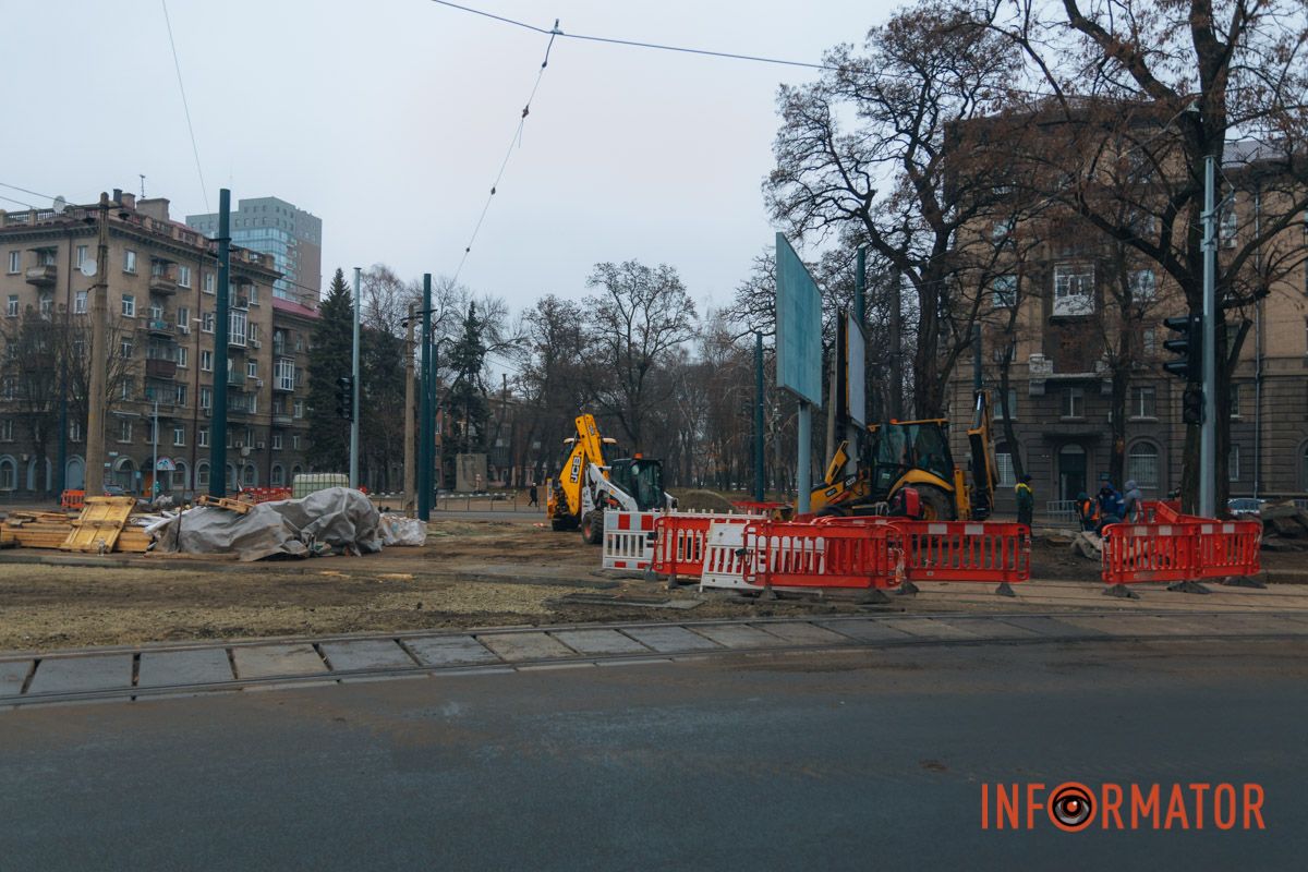 Розпочалися 4 місяці тому: у Дніпрі на Лесі Україні затримується ремонт на трамвайному переїзді 8