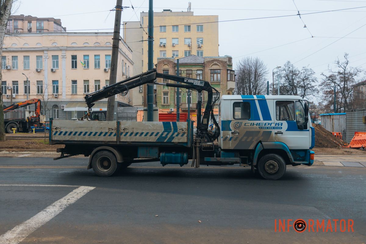 Розпочалися 4 місяці тому: у Дніпрі на Лесі Україні затримується ремонт на трамвайному переїзді 11