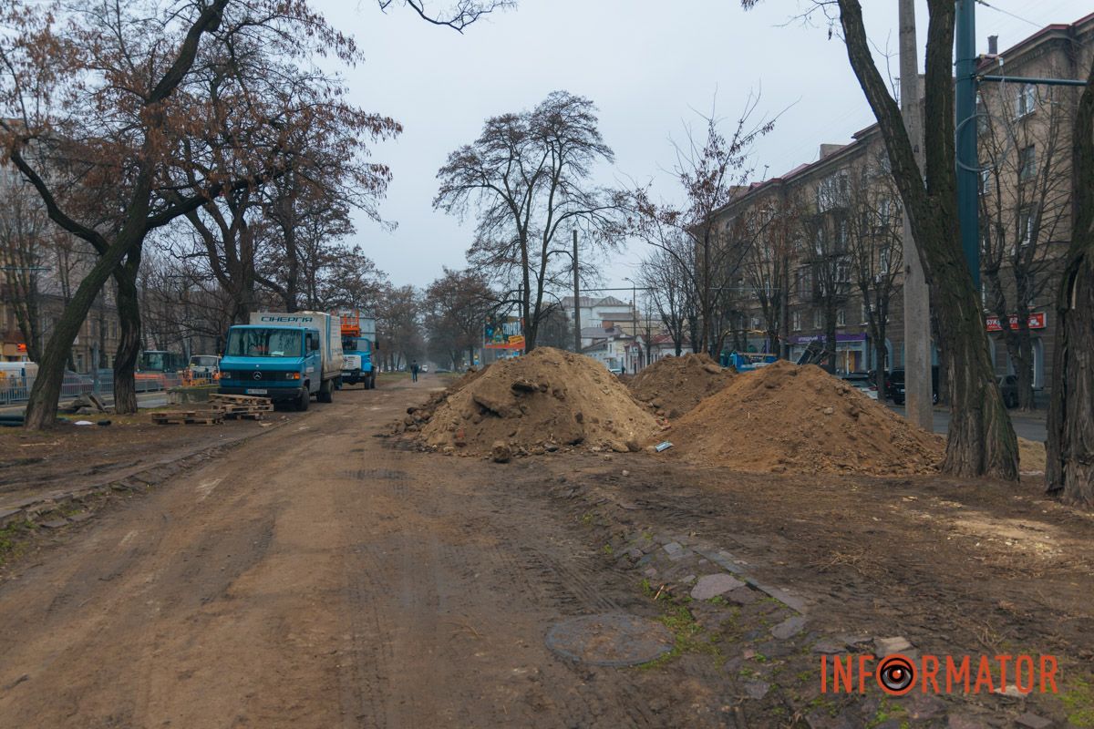 Розпочалися 4 місяці тому: у Дніпрі на Лесі Україні затримується ремонт на трамвайному переїзді 7