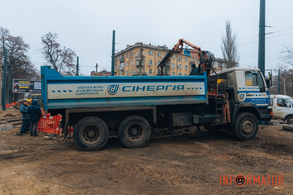 Розпочалися 4 місяці тому: у Дніпрі на Лесі Україні затримується ремонт на трамвайному переїзді 9
