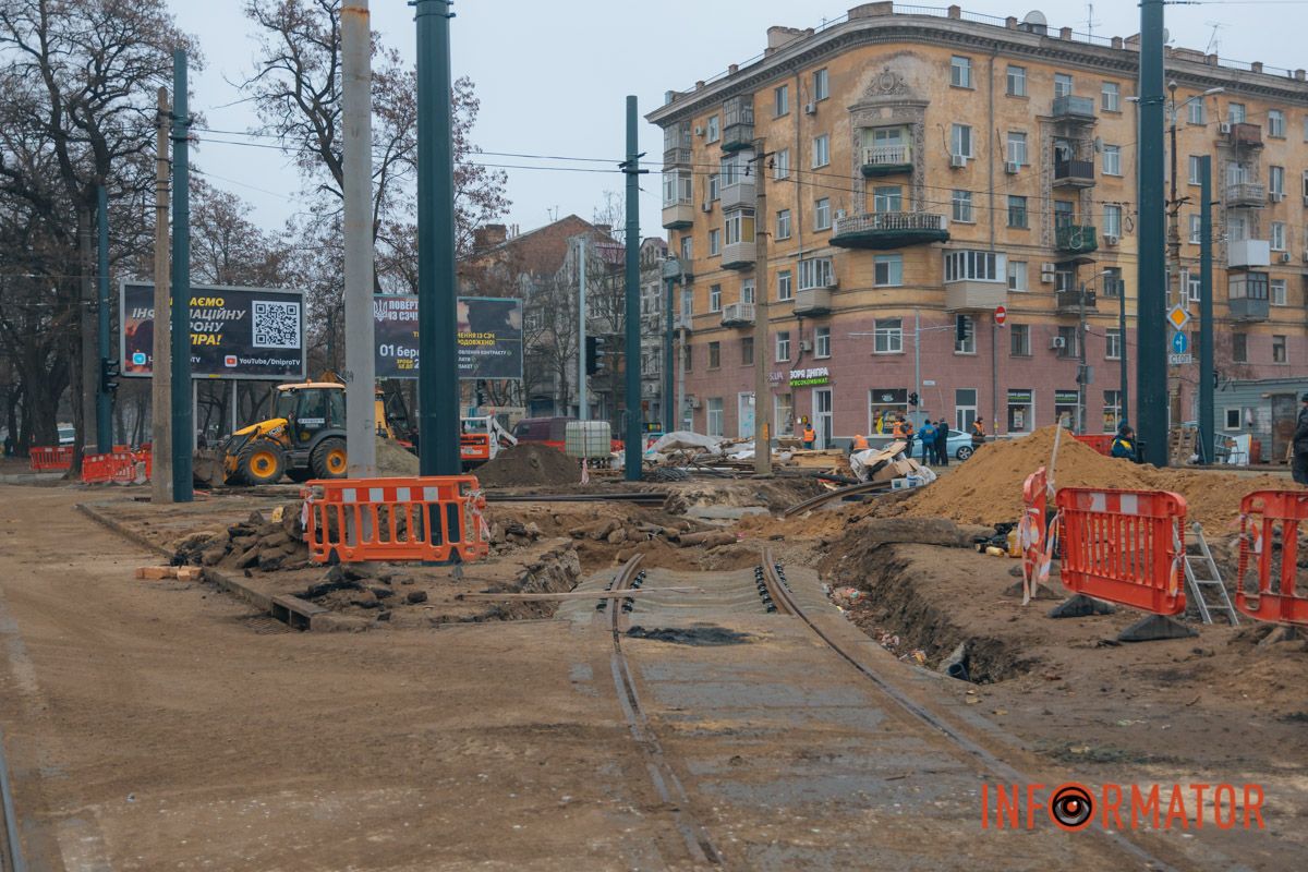 Розпочалися 4 місяці тому: у Дніпрі на Лесі Україні затримується ремонт на трамвайному переїзді 10