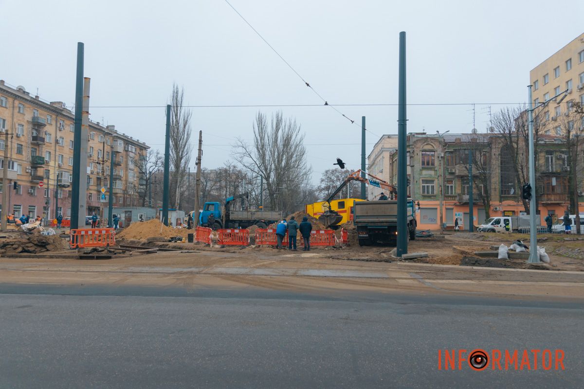 Розпочалися 4 місяці тому: у Дніпрі на Лесі Україні затримується ремонт на трамвайному переїзді 13
