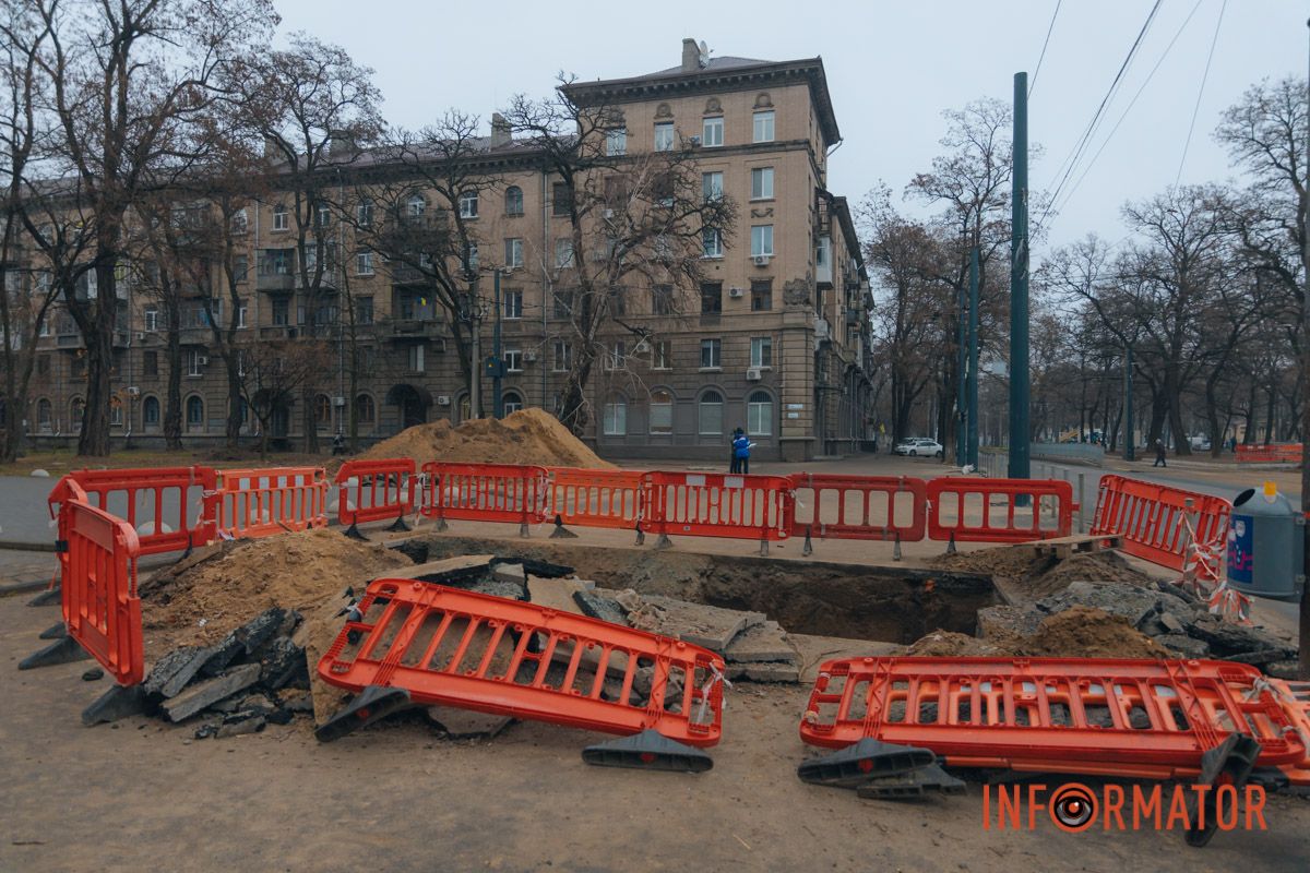 Розпочалися 4 місяці тому: у Дніпрі на Лесі Україні затримується ремонт на трамвайному переїзді 14