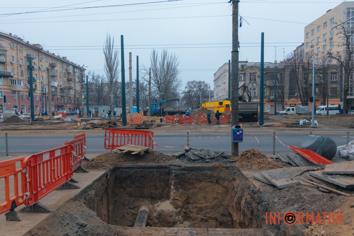 Розпочалися 4 місяці тому: у Дніпрі на Лесі Україні затримується ремонт на трамвайному переїзді 18