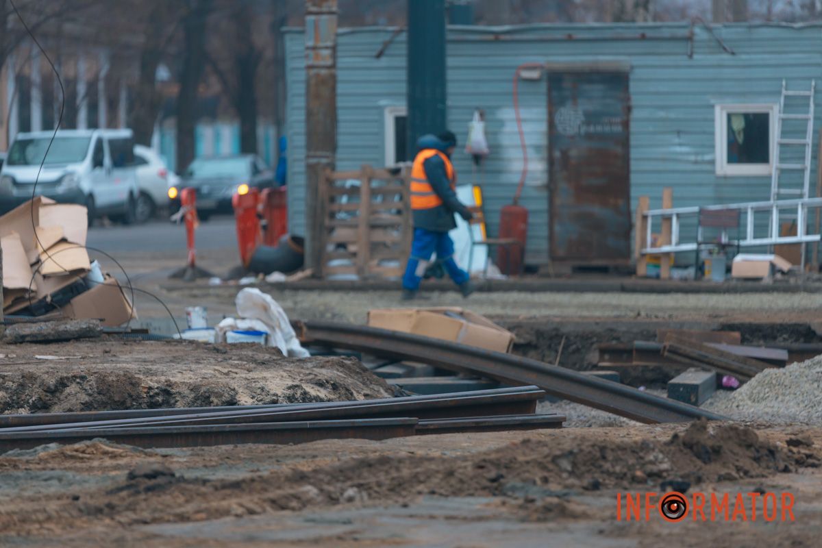 Розпочалися 4 місяці тому: у Дніпрі на Лесі Україні затримується ремонт на трамвайному переїзді 17