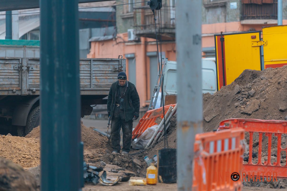 Розпочалися 4 місяці тому: у Дніпрі на Лесі Україні затримується ремонт на трамвайному переїзді 20