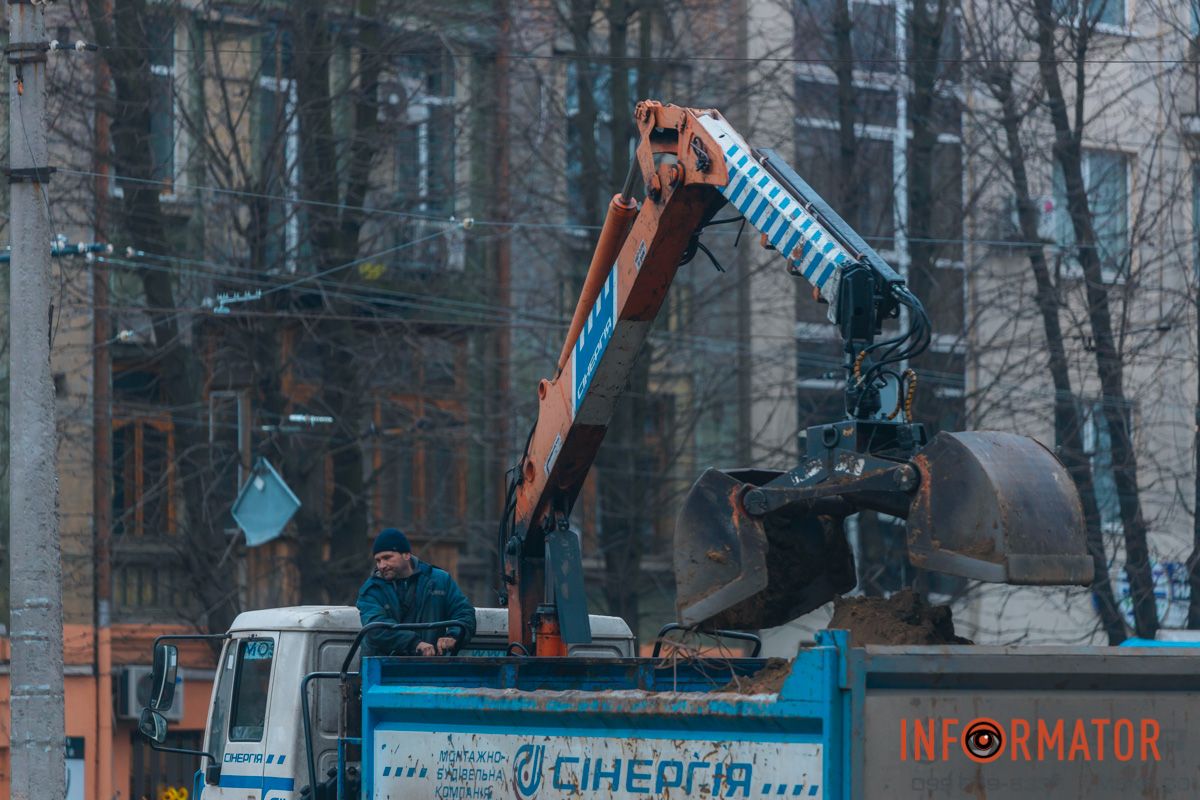 Розпочалися 4 місяці тому: у Дніпрі на Лесі Україні затримується ремонт на трамвайному переїзді 22