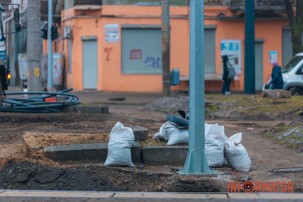 Розпочалися 4 місяці тому: у Дніпрі на Лесі Україні затримується ремонт на трамвайному переїзді 21
