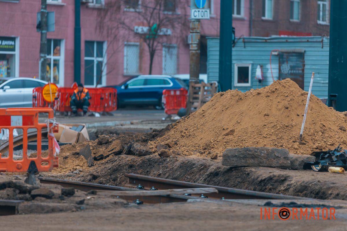 Розпочалися 4 місяці тому: у Дніпрі на Лесі Україні затримується ремонт на трамвайному переїзді 23