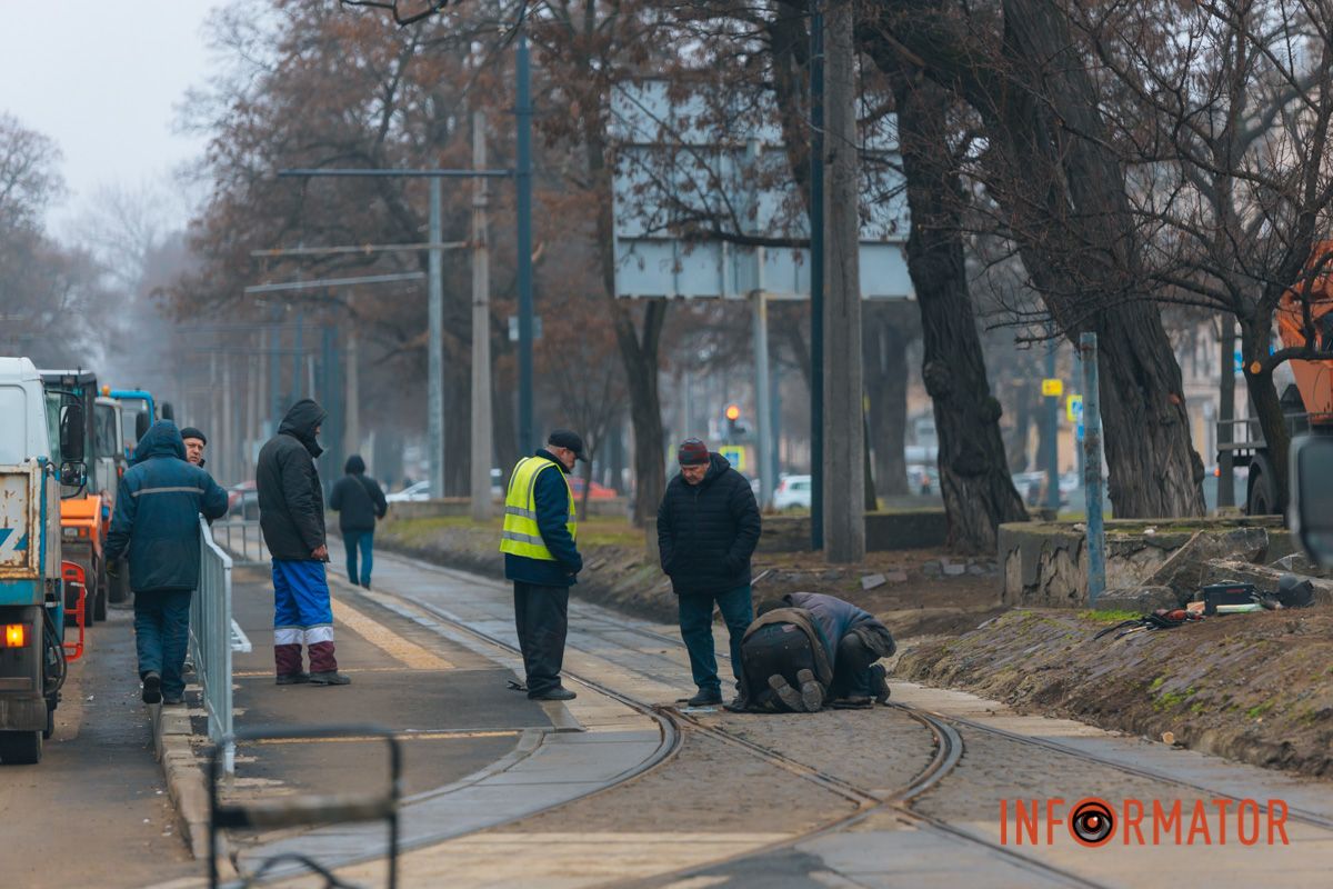 Розпочалися 4 місяці тому: у Дніпрі на Лесі Україні затримується ремонт на трамвайному переїзді 24