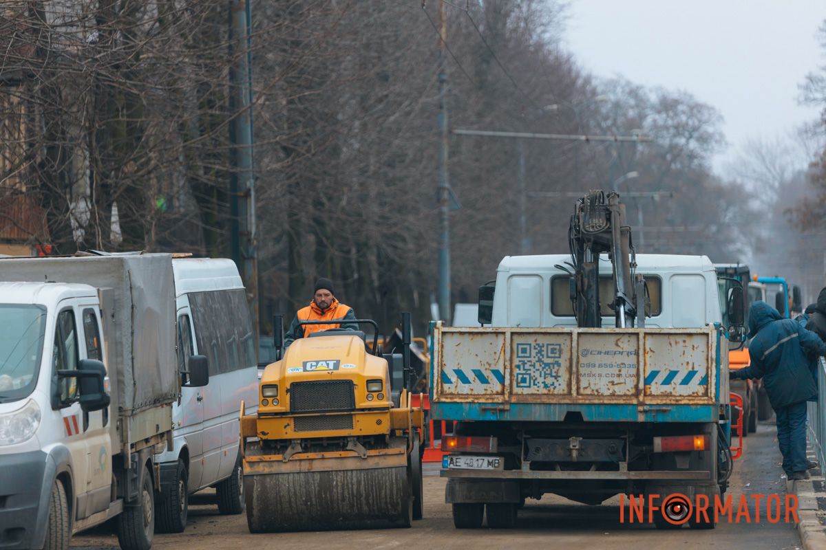 Розпочалися 4 місяці тому: у Дніпрі на Лесі Україні затримується ремонт на трамвайному переїзді 34
