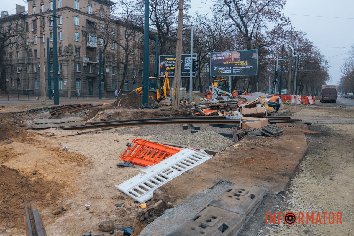 Розпочалися 4 місяці тому: у Дніпрі на Лесі Україні затримується ремонт на трамвайному переїзді 26