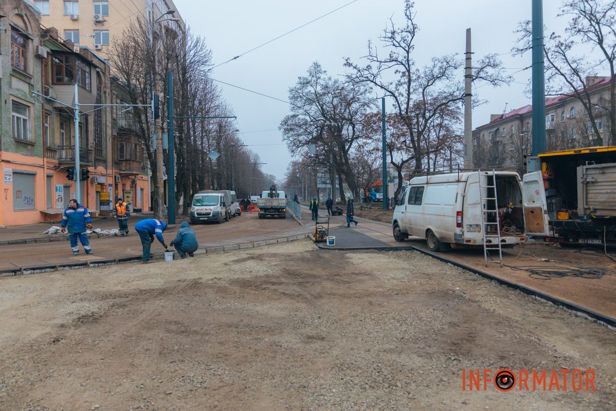 Розпочалися 4 місяці тому: у Дніпрі на Лесі Україні затримується ремонт на трамвайному переїзді 31