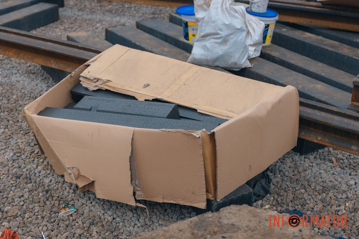 Розпочалися 4 місяці тому: у Дніпрі на Лесі Україні затримується ремонт на трамвайному переїзді 33