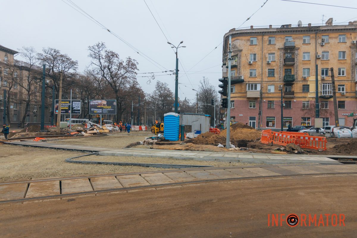 Розпочалися 4 місяці тому: у Дніпрі на Лесі Україні затримується ремонт на трамвайному переїзді 42