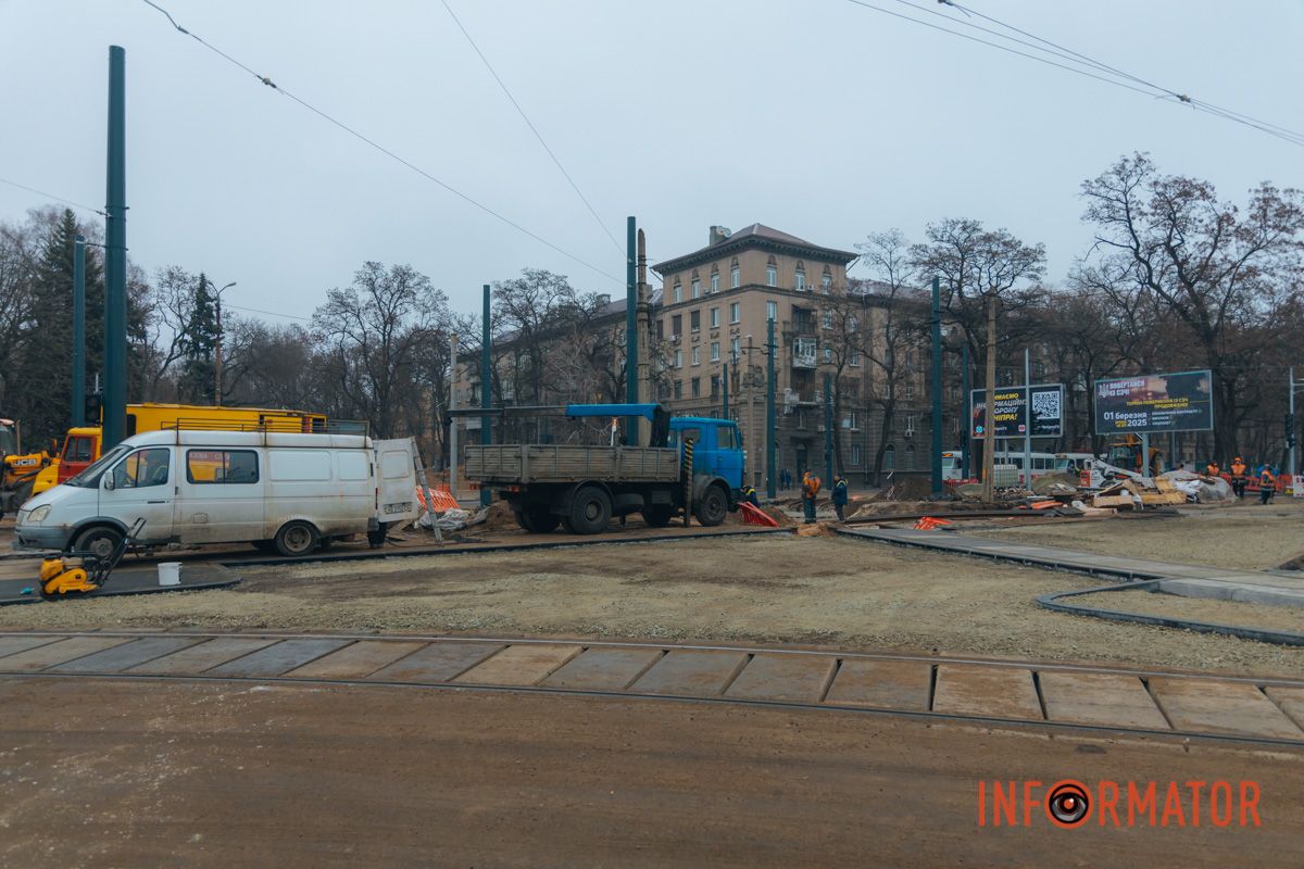 Розпочалися 4 місяці тому: у Дніпрі на Лесі Україні затримується ремонт на трамвайному переїзді 41