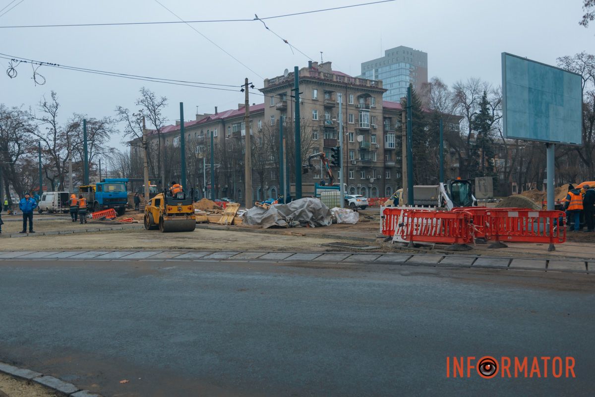 Розпочалися 4 місяці тому: у Дніпрі на Лесі Україні затримується ремонт на трамвайному переїзді 39