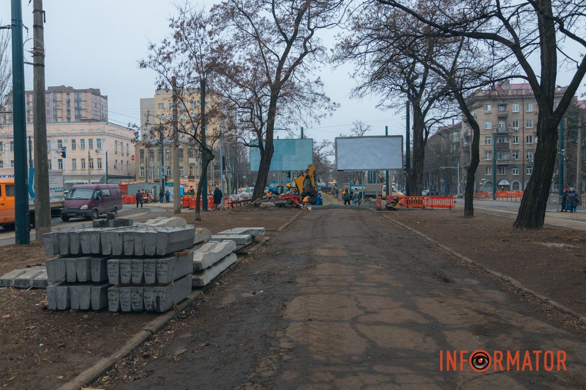 Розпочалися 4 місяці тому: у Дніпрі на Лесі Україні затримується ремонт на трамвайному переїзді 43