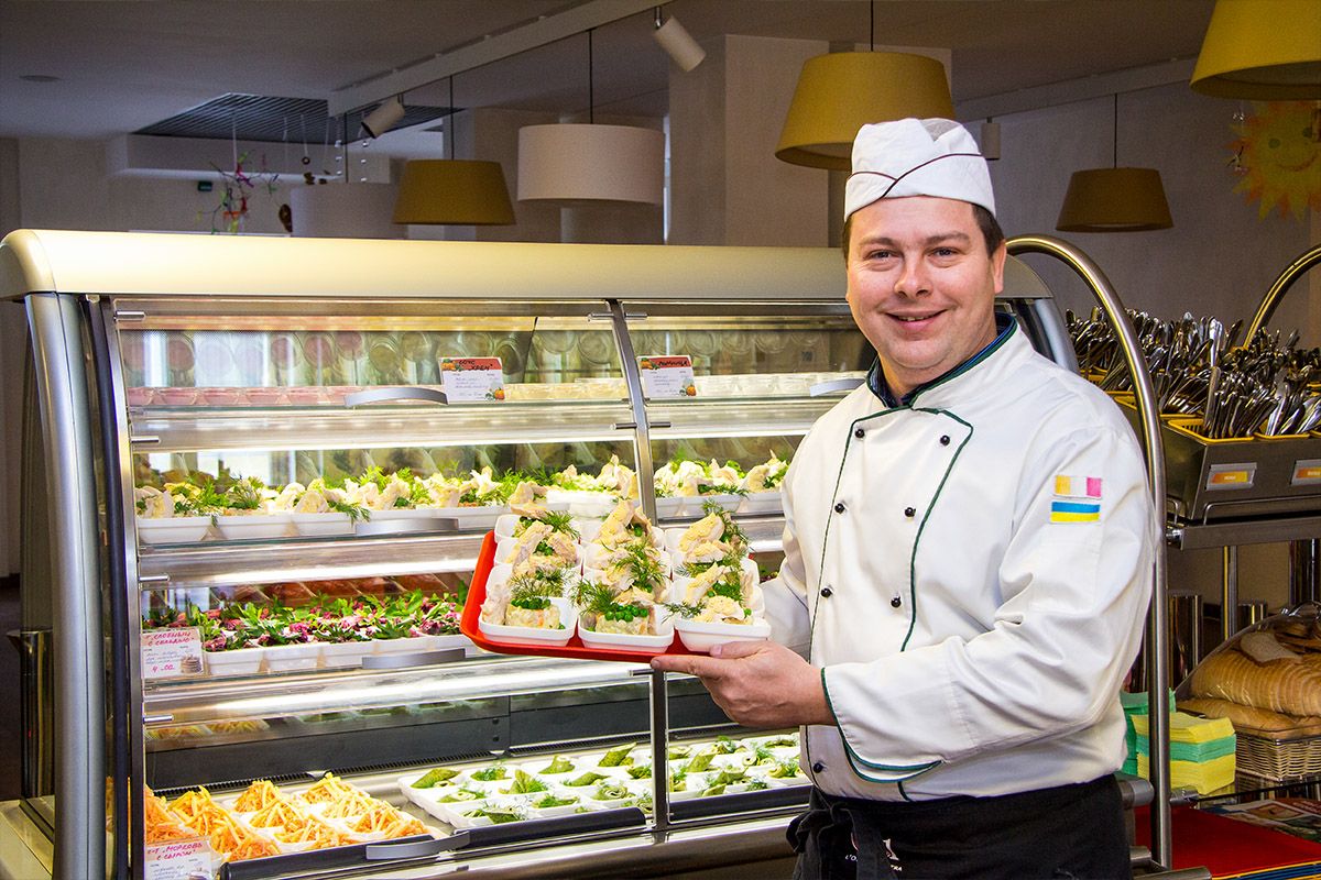 Замість їдальні - кафе