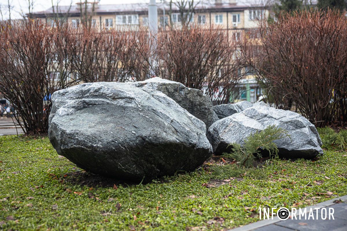 В Днепре на проспекте Науки во время войны отремонтировали сквер за 1,3 миллиона гривен 6