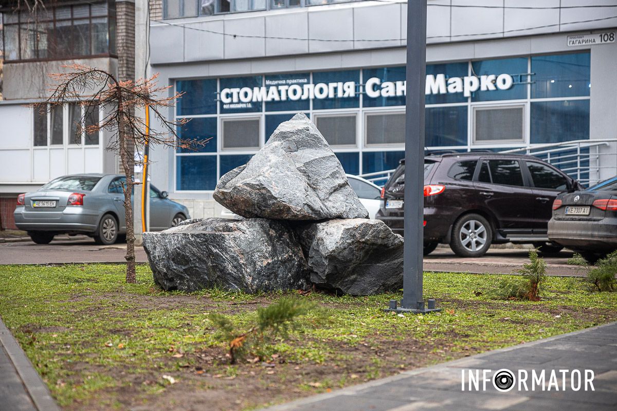 В Днепре на проспекте Науки во время войны отремонтировали сквер за 1,3 миллиона гривен 10