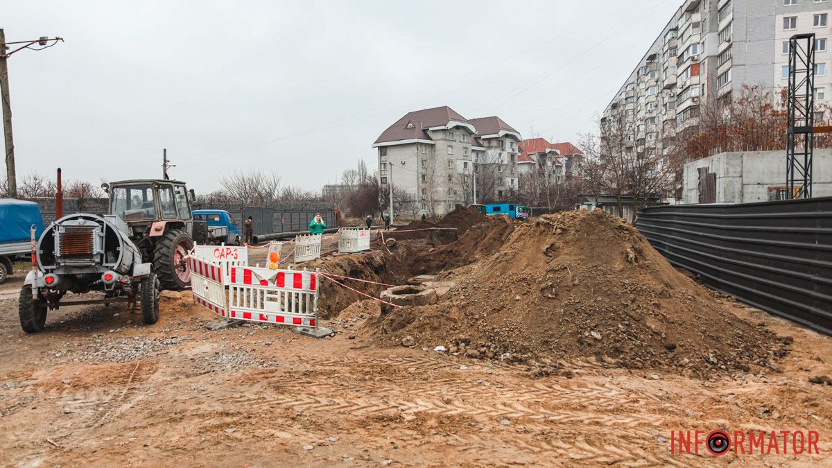 В Днепре на Левобережном-3 продолжаются работы по замене водовода: когда завершат ремонт